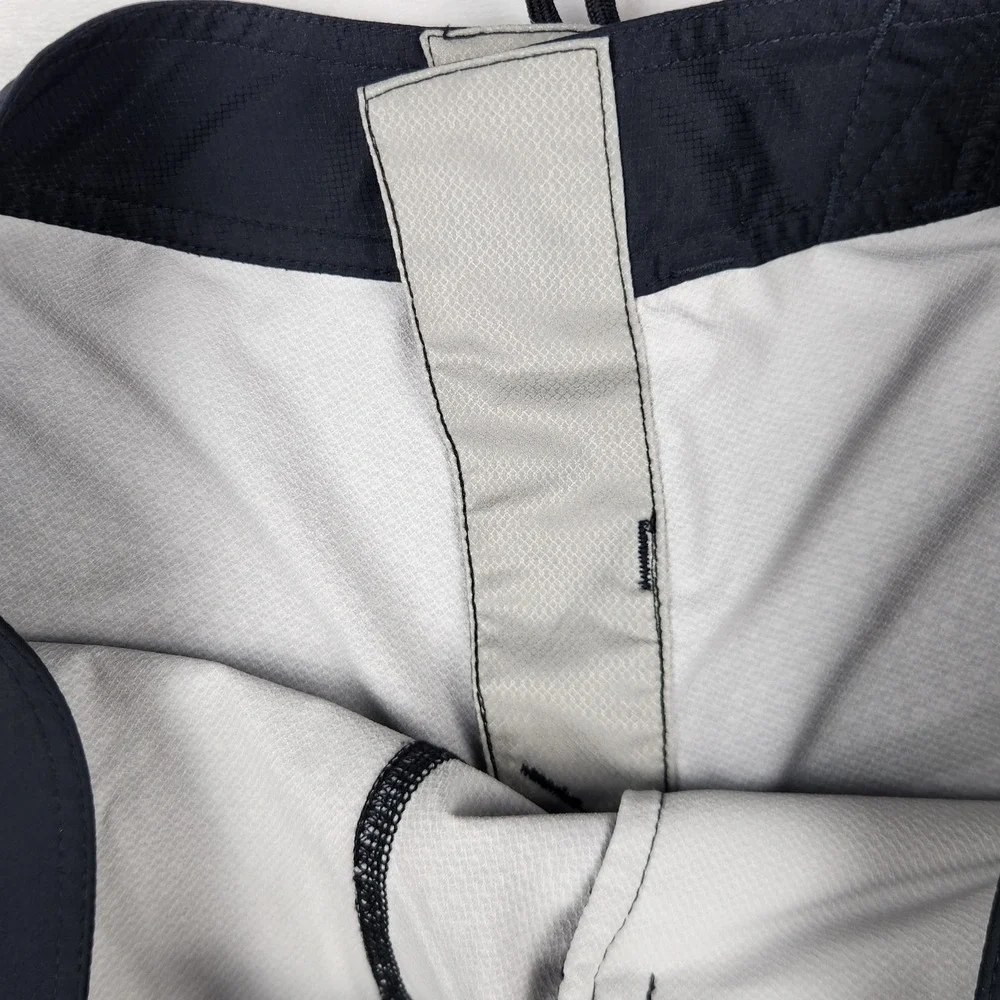 Oakley Board Shorts Mens 33 Gray Black Geometric Swim Trunks‎ Mesh Linerless